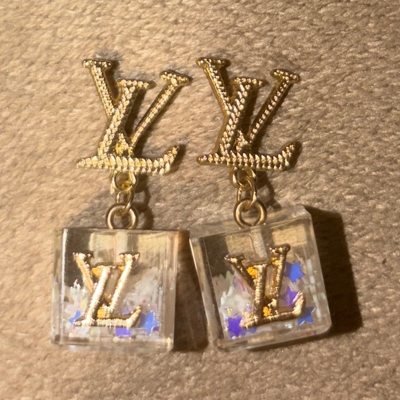 Louis Vuitton Vintage Gold Star Resin Cube Logo Earrings - Picture 6 of 8
